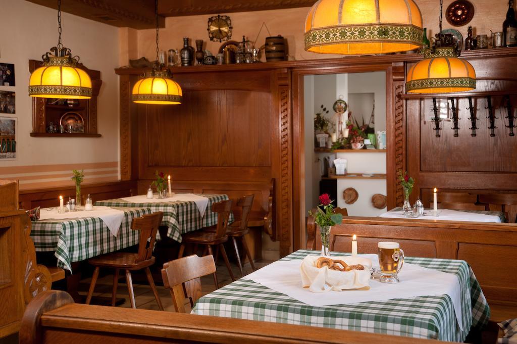 Hubertushof Fromwald Hotel Und Gasthof Bad Fischau Εξωτερικό φωτογραφία
