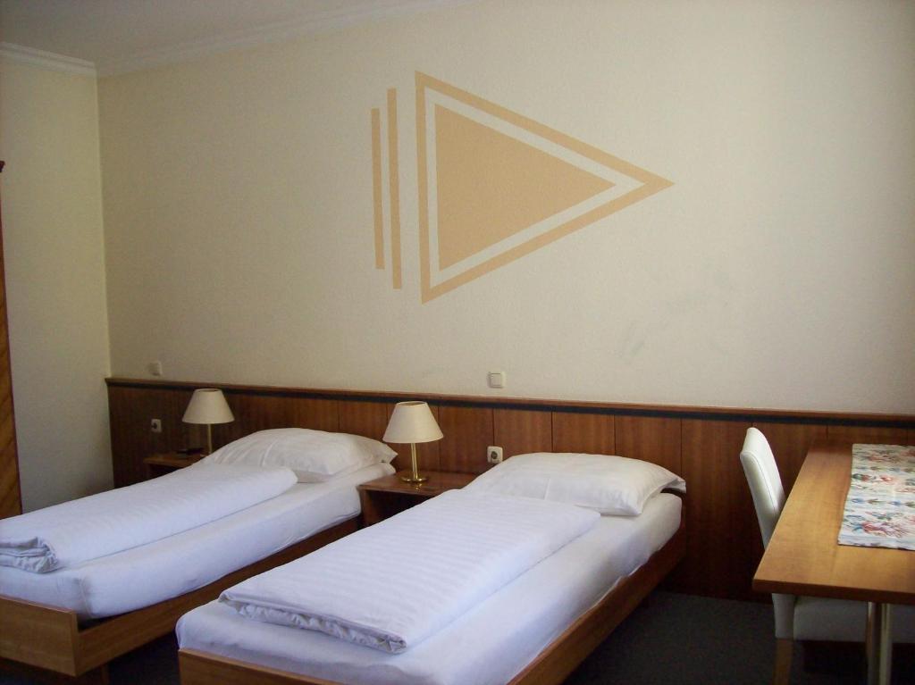 Hubertushof Fromwald Hotel Und Gasthof Bad Fischau Δωμάτιο φωτογραφία