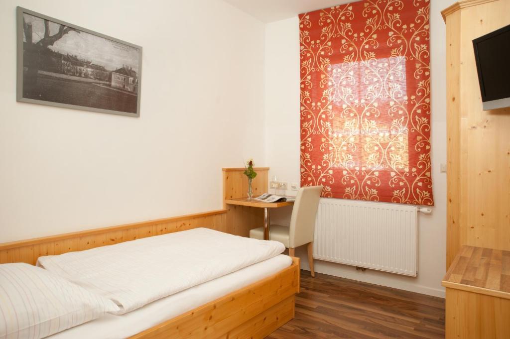Hubertushof Fromwald Hotel Und Gasthof Bad Fischau Εξωτερικό φωτογραφία