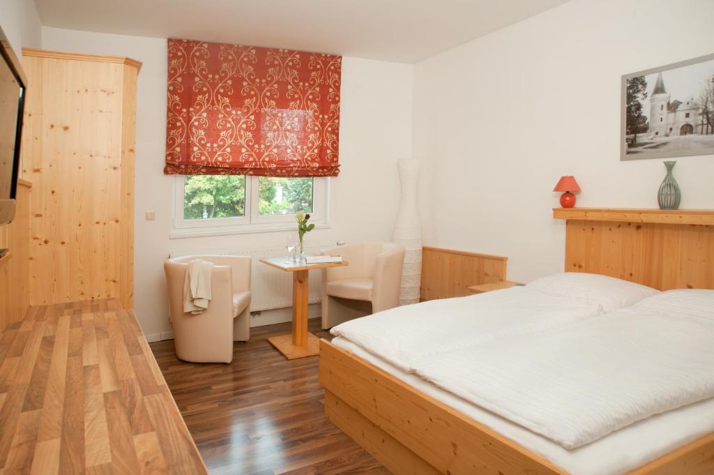 Hubertushof Fromwald Hotel Und Gasthof Bad Fischau Εξωτερικό φωτογραφία