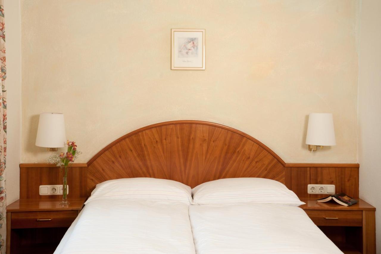 Hubertushof Fromwald Hotel Und Gasthof Bad Fischau Δωμάτιο φωτογραφία